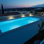 Charming Modern House With The New Swimming Pool - Maya 2 Apartment