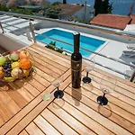 Charming Modern House With The New Swimming Pool - Maya 2 Apartment