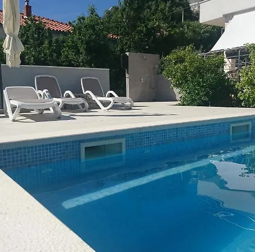 Charming Modern House With The New Swimming Pool - Maya 2 Apartment