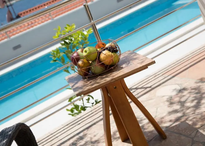Charming Modern House With The New Swimming Pool - Maya 2 Apartment *