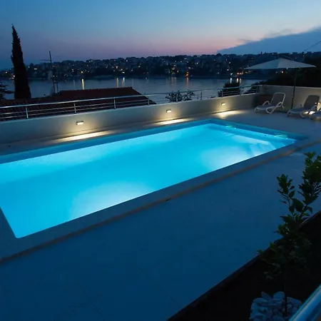 Charming Modern House With The New Swimming Pool - Maya 2 Apartman